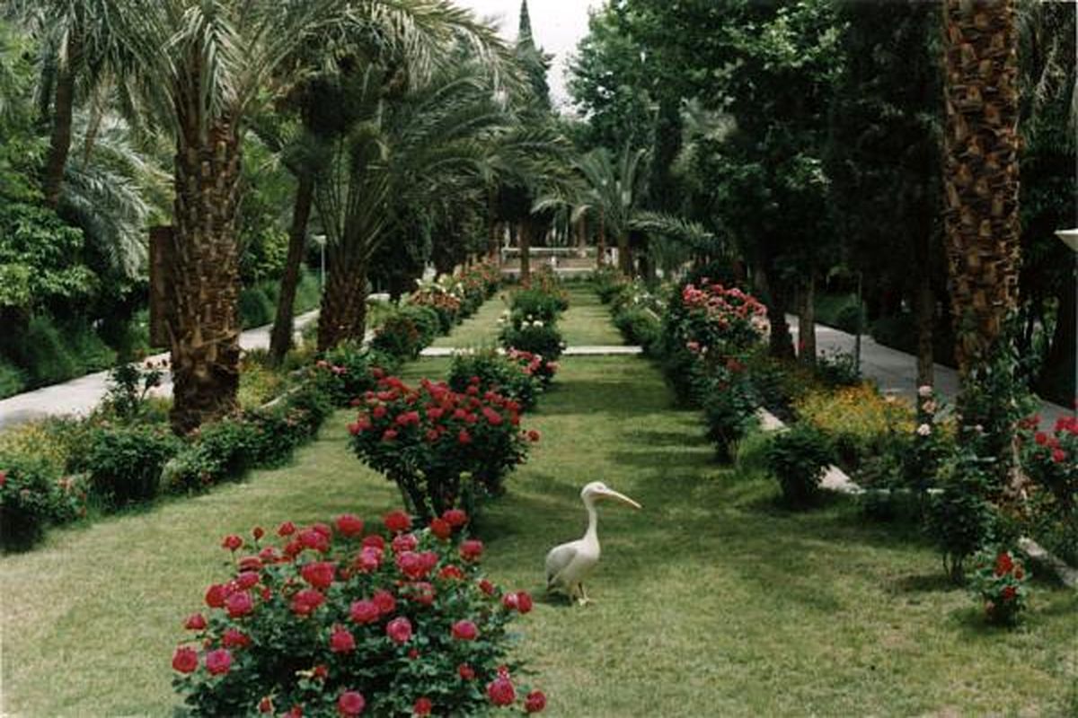 ۹۰ هزار گردشگر نوروزی از باغ گلشن طبس بازدید کردند