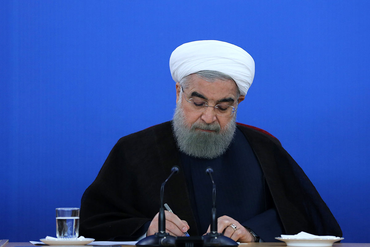 دکتر روحانی درگذشت پدر شهیدان حسنی را تسلیت گفت