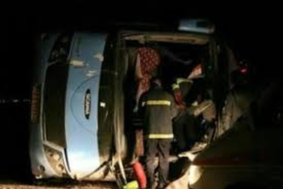 ۲۵ مجروح به علت خروج اتوبوس مسافربری از جاده