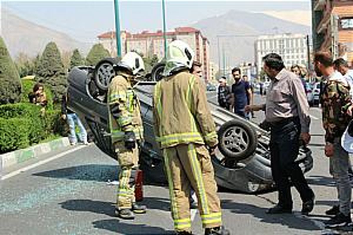 برخورد شدید سه دستگاه خودرو سواری در غرب تهران