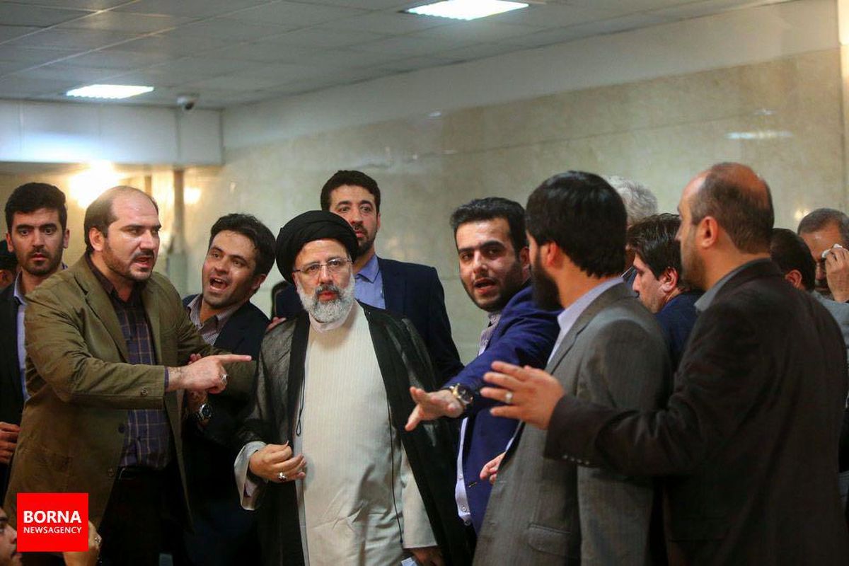 حجت الاسلام رییسی در انتخابات ثبت نام کرد