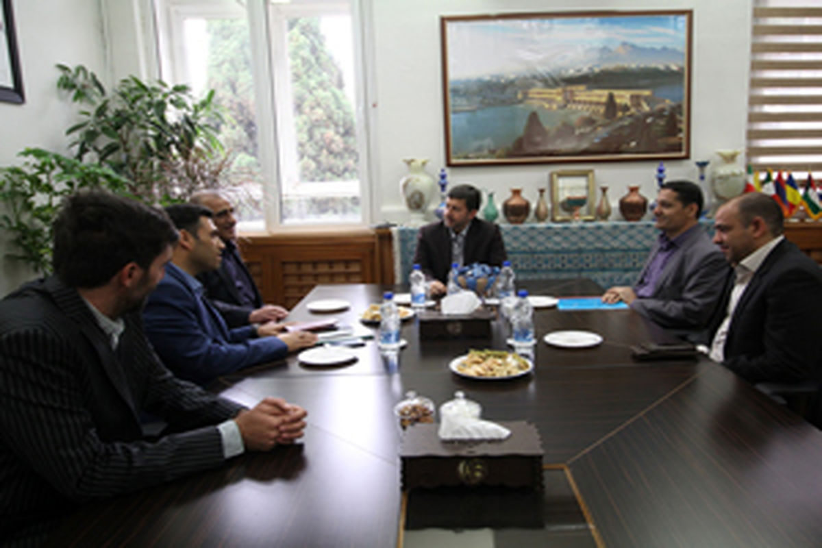 رئیس فدراسیون قایقرانی با شهردار اصفهان دیدار کرد