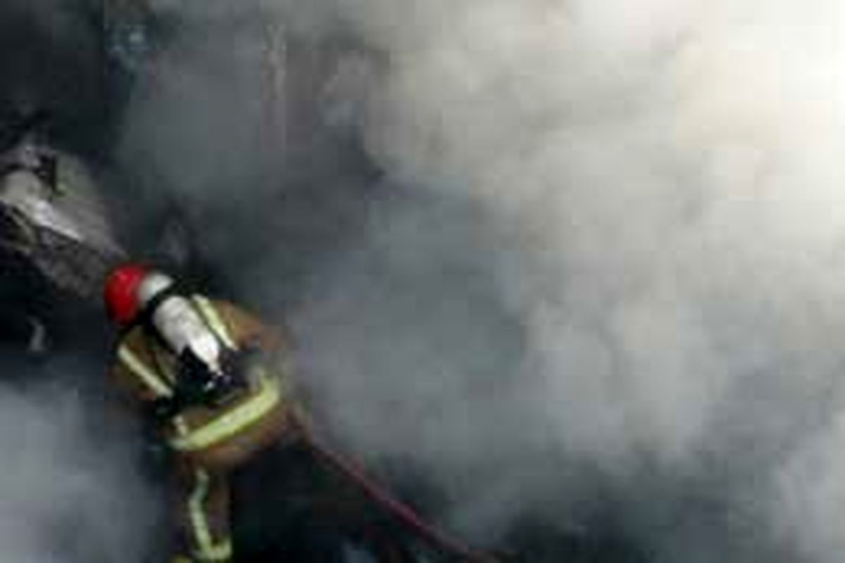 مصدومیت دو تعمیرکار به دنبال آتش سوزی تعمیرگاه