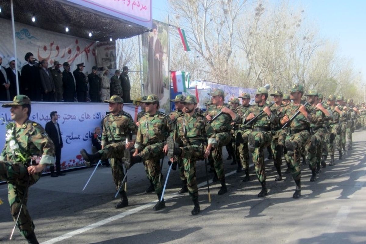 مراسم رژه روز ارتش در اردبیل برگزار شد