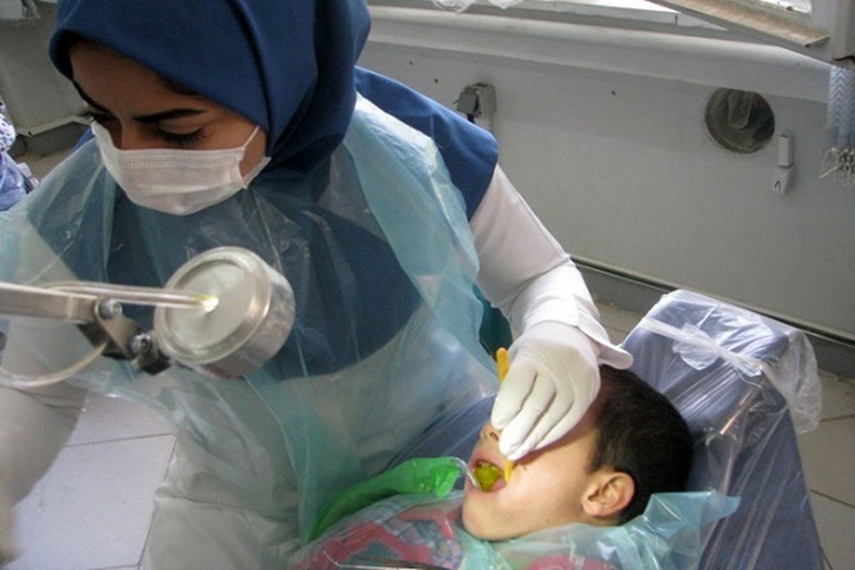 ارائه خدمات دندانپزشکی رایگان به دانش آموزان مدارس استثنایی در کلینیک سیار دندانپزشکی