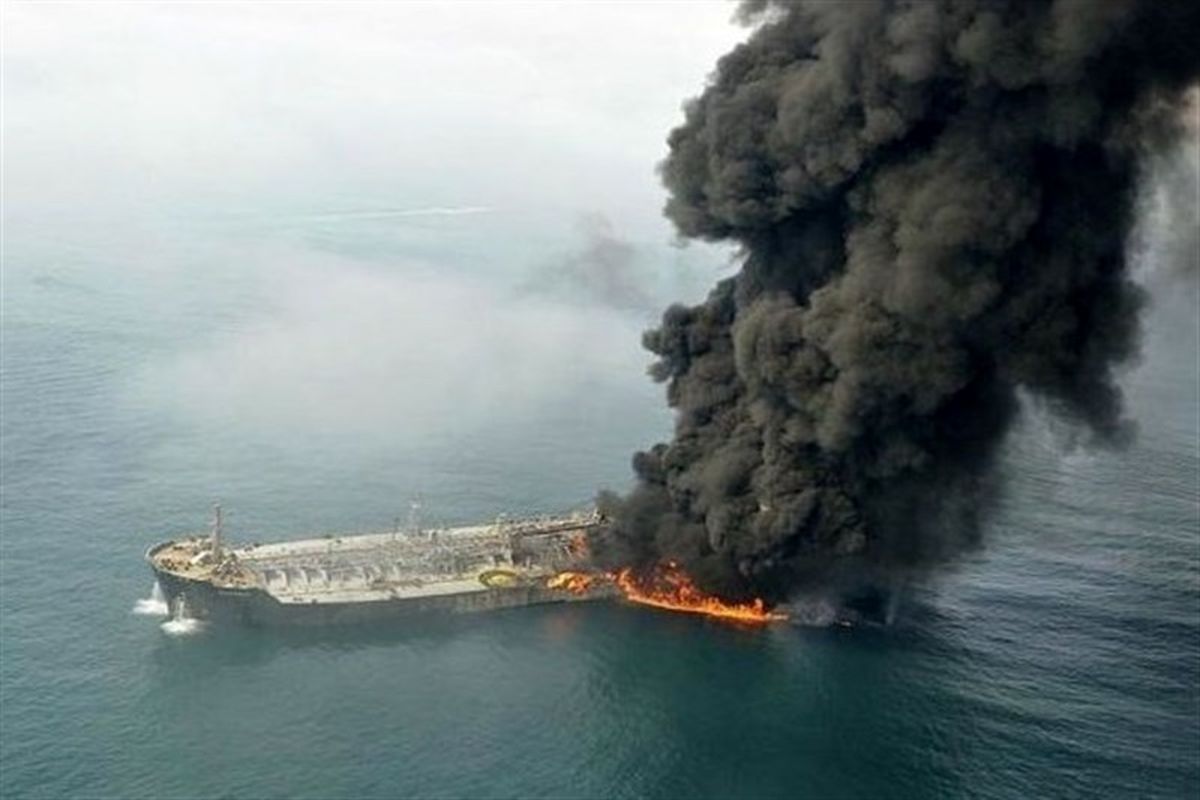 نگرانی چینی‌ها از غرق شدن کشتی نفتی/ هنوز از خدمه خبری در دست نیست
