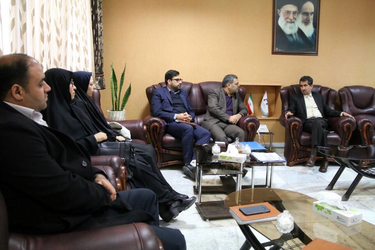 دیدار رئیس جهاد دانشگاهی قم با دکتر ایرانی خواه/گسترش همکاری های دو جانبه