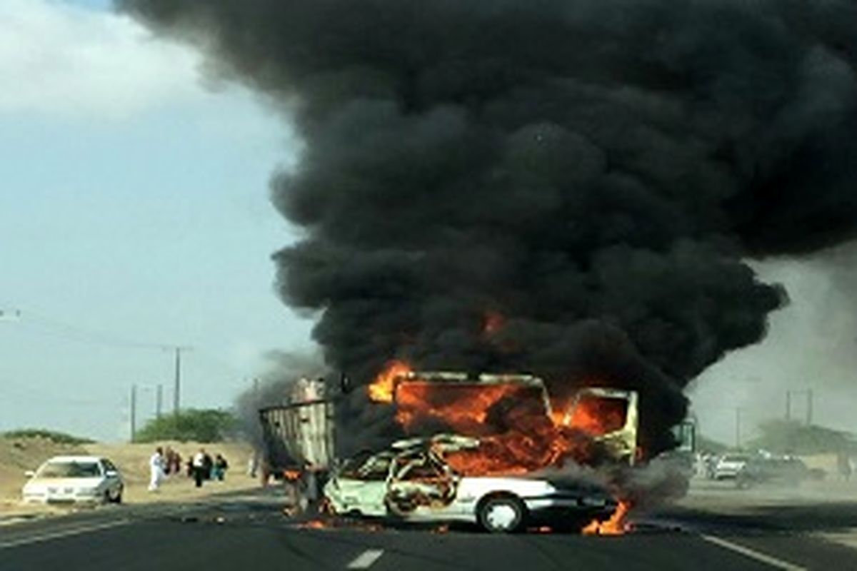 راننده پژو پارس در آتش سوخت