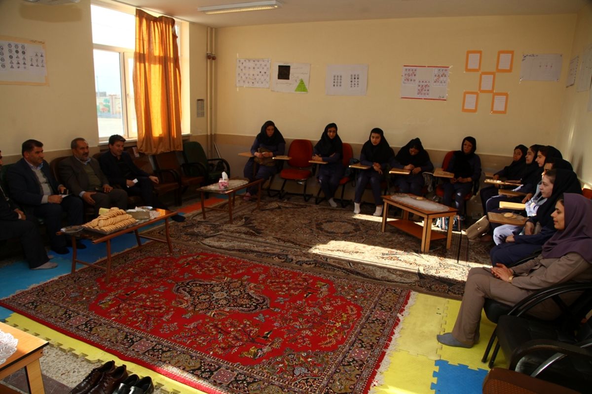 حضور استاندار آذربایجان غربی در جمع دانش آموزان روستای شین آباد پیرانشهر