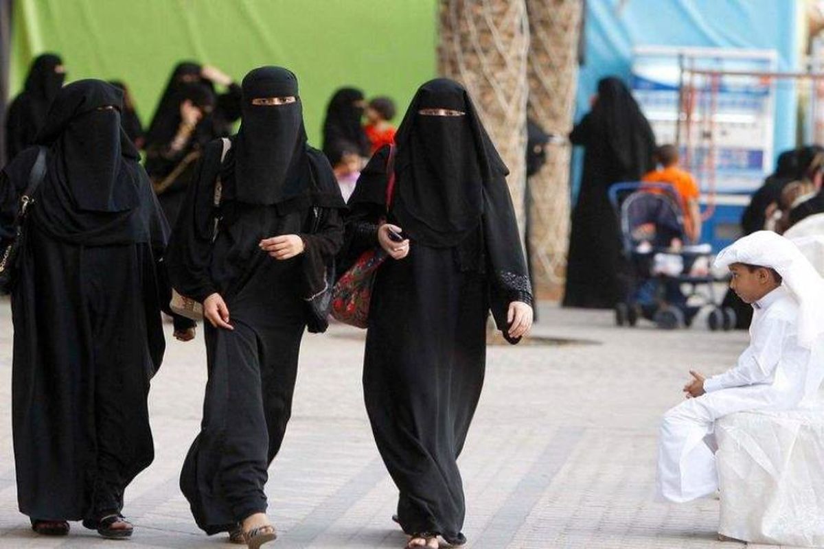 یورش ۱۰۷ هزار زن در عربستان به سوی ۱۴۰ فرصت شغلی!