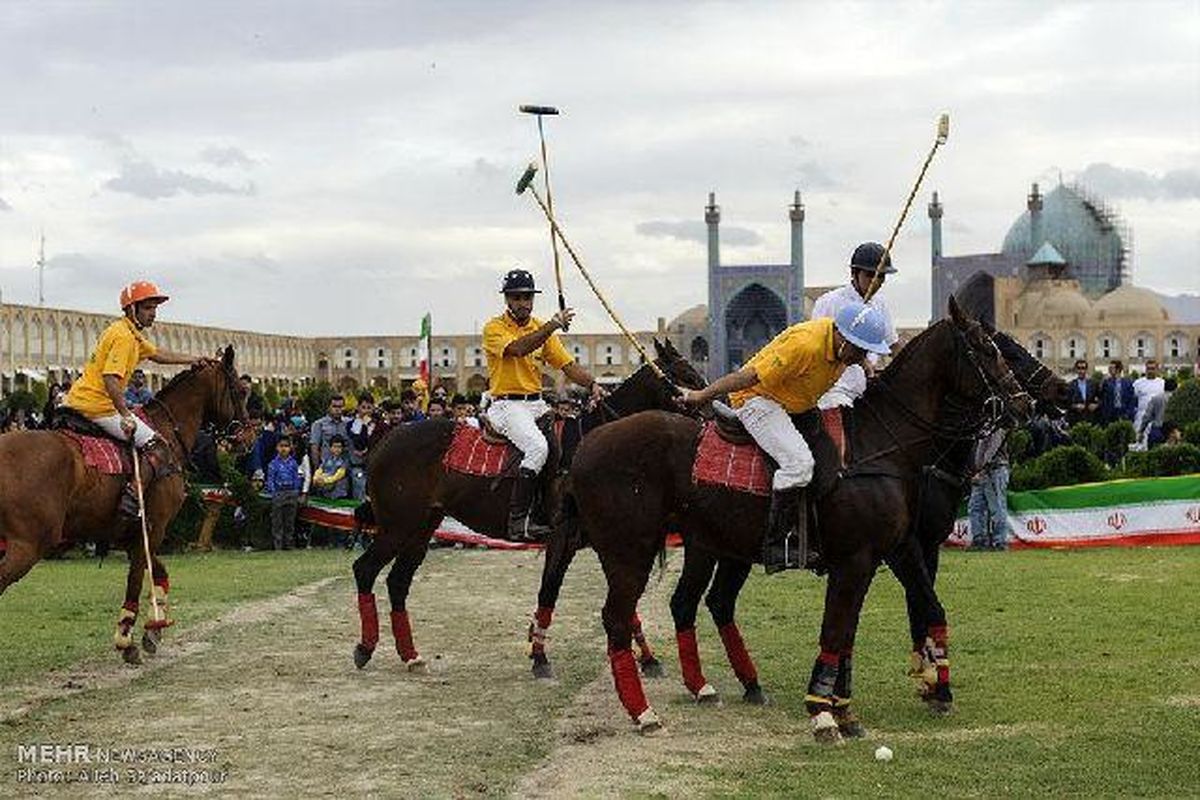 افتتاح نمایشگاه عکسهای ورزش چوگان ایرانی در مسجد شیخ لطف الله اصفهان