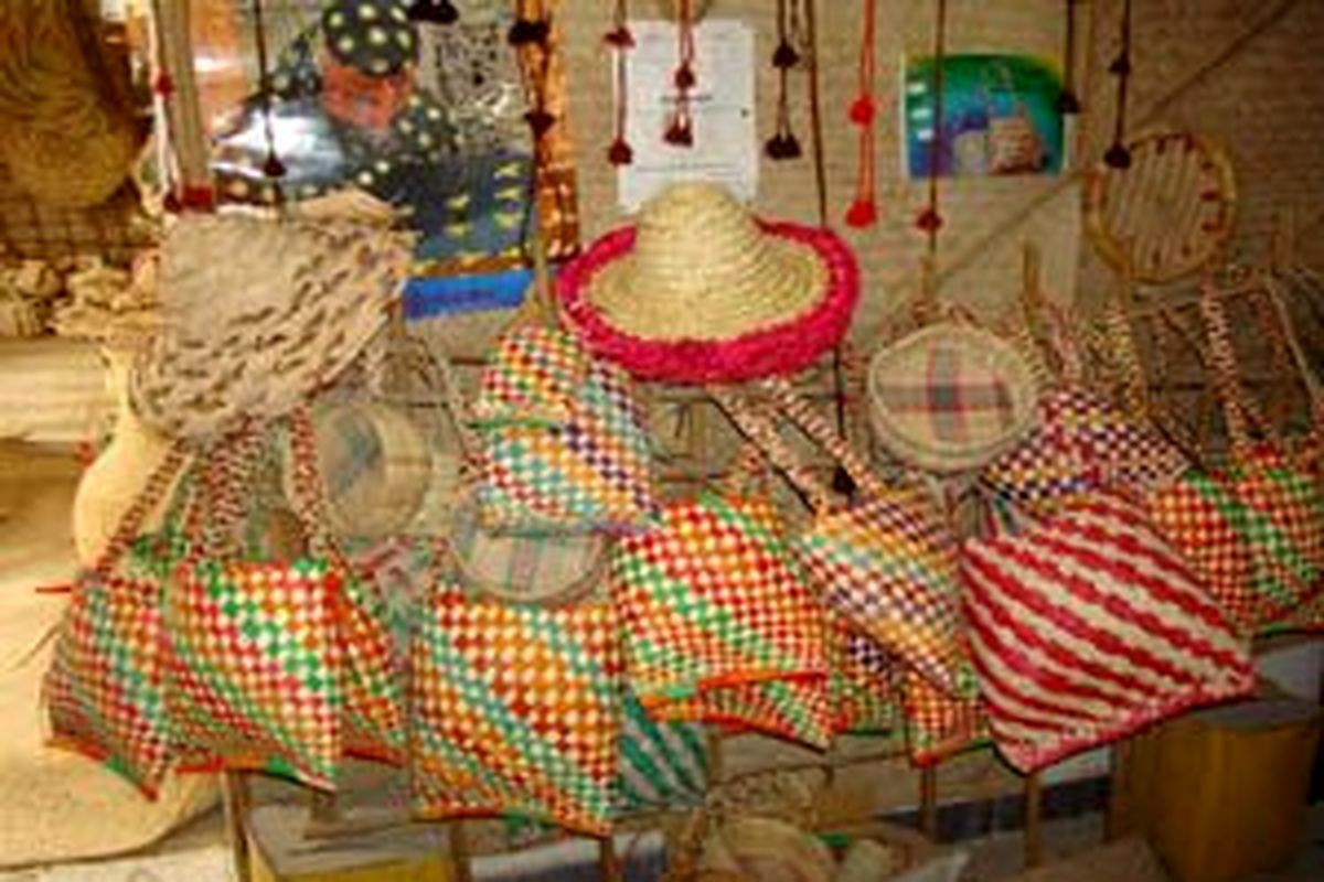 نمایشگاه صنایع دستی در شهرستان مهران برپا شد