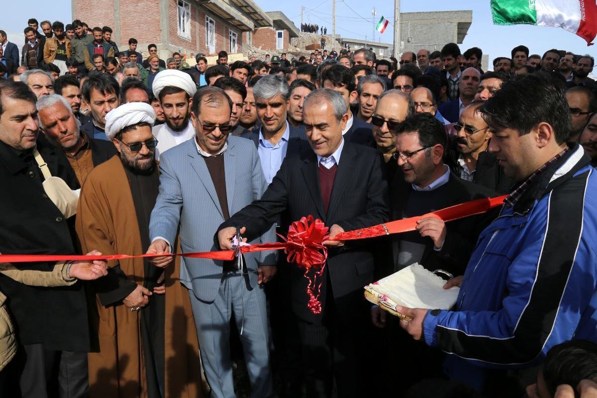 تحویل خانه‌های بازسازی‌شده روستای چنار/ افتتاح ۳ پروژه عمرانی دیگر