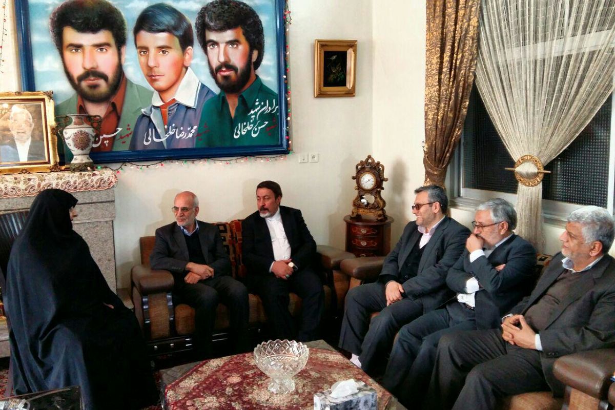 استاندار تهران در منزل شهیدان خلخالی در شهرستان ورامین حضور یافت