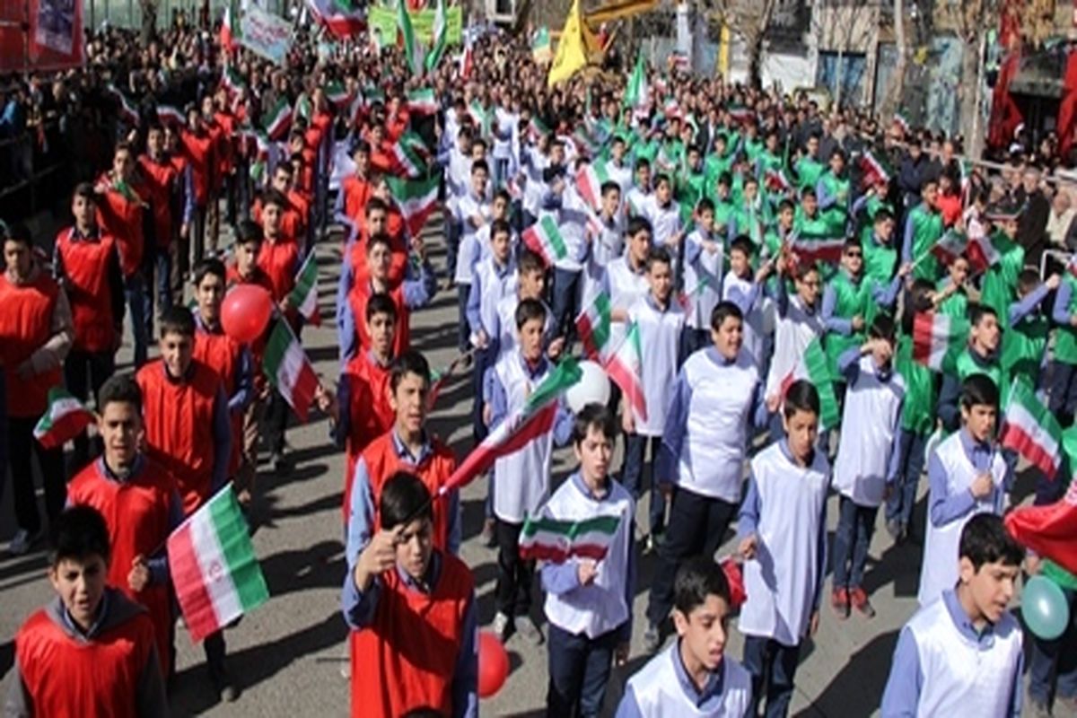 دانش آموزان و فرهنگیان استان زنجان در راهپیمایی ۲۲ بهمن حضور یافتند