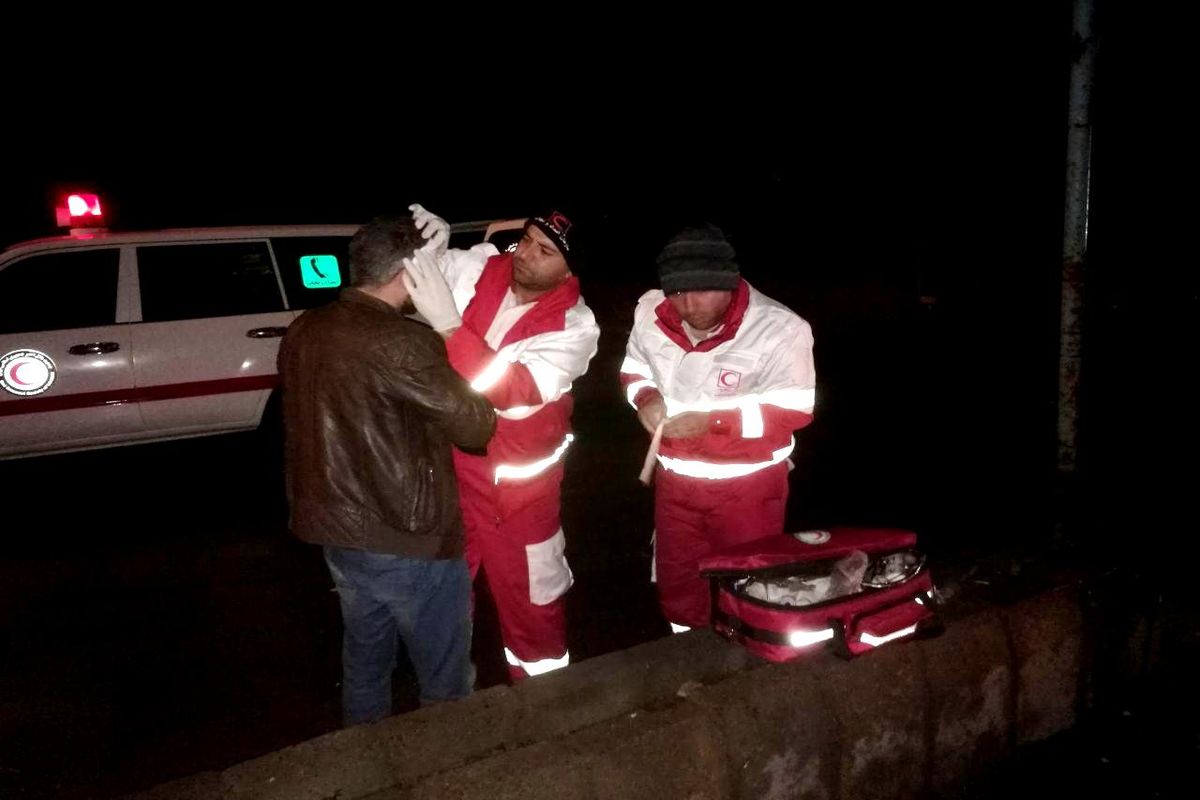 امدادرسانی به ۳ تن از مصدومان سواری واژگون شده در محور تبریز – مرند