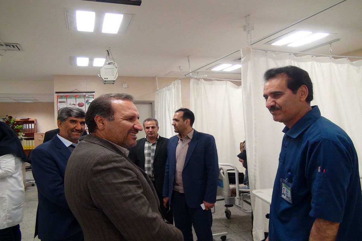 عسگری فرماندار زنجان با حضور در بیمارستانها روز پرستار را تبریک گفت