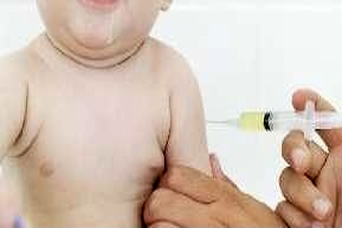 تمام کودکان ایرانی و یا غیرایرانی باید قطره واکسن فلج اطفال را دریافت کنند