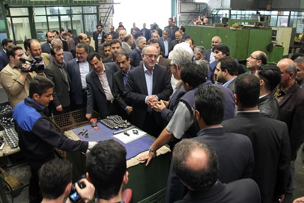 از شرکت صنعتی قطعات جلوبندی خودرو در لاهیجان بازدید کرد
