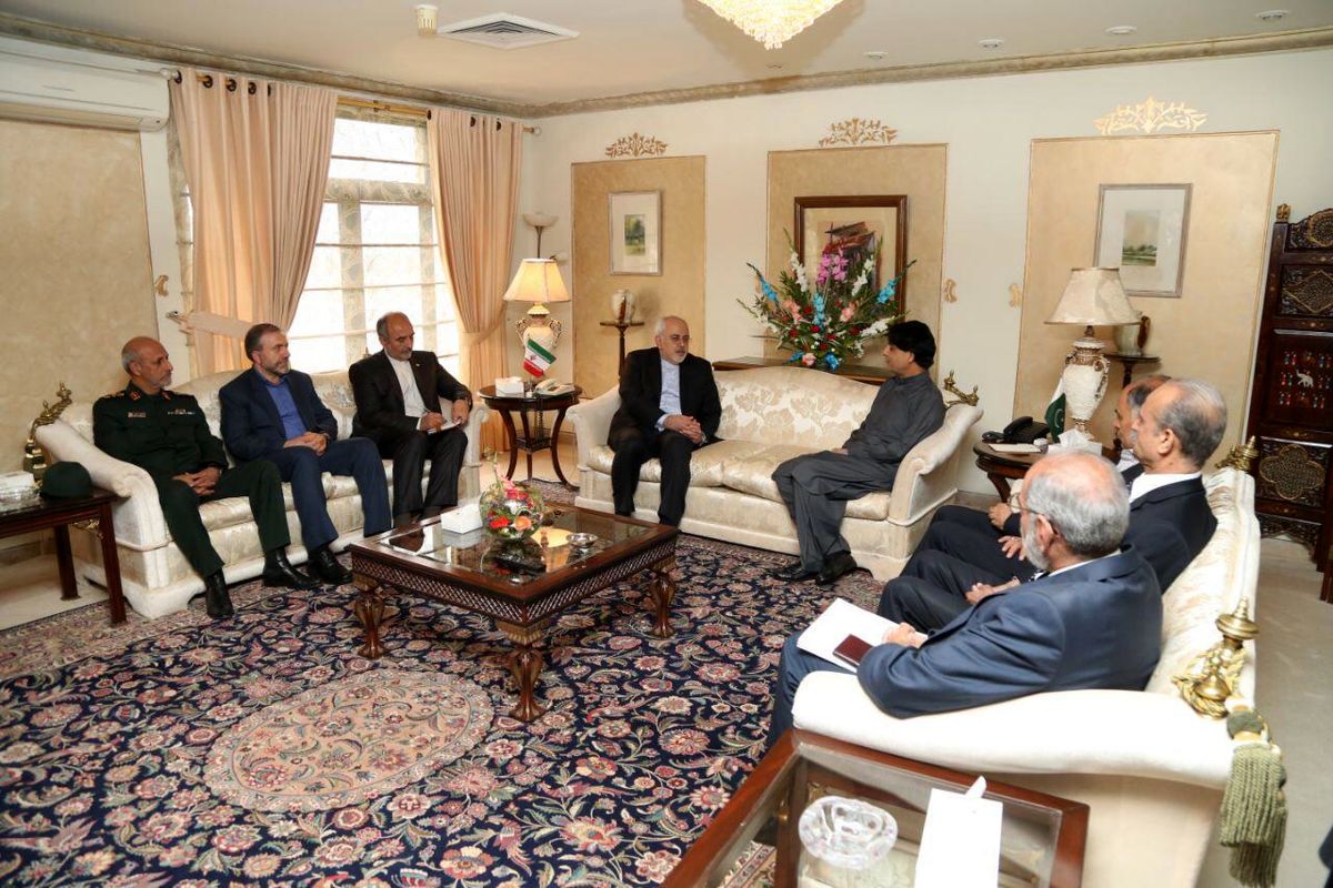 تاکید ظریف بر مبارزه با تروریسم و مجازات عاملان جنایت میرجاوه/ وزیر کشور پاکستان:ایران و پاکستان همواره در کنار یکدیگر خواهند ماند