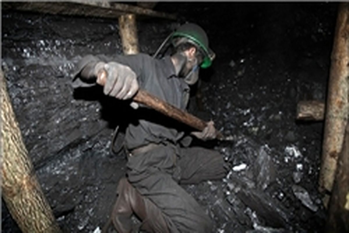 خارج کردن پیکر ۲۱ نفر از معدن زغال سنگ آزادشهر