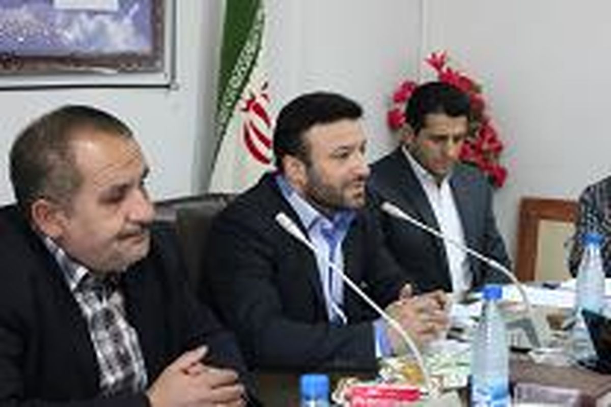 مدیرکل ورزش جوانان خوزستان اولین زمین چمن فوتبال ۵ نفره کشور را در استان احداث کند