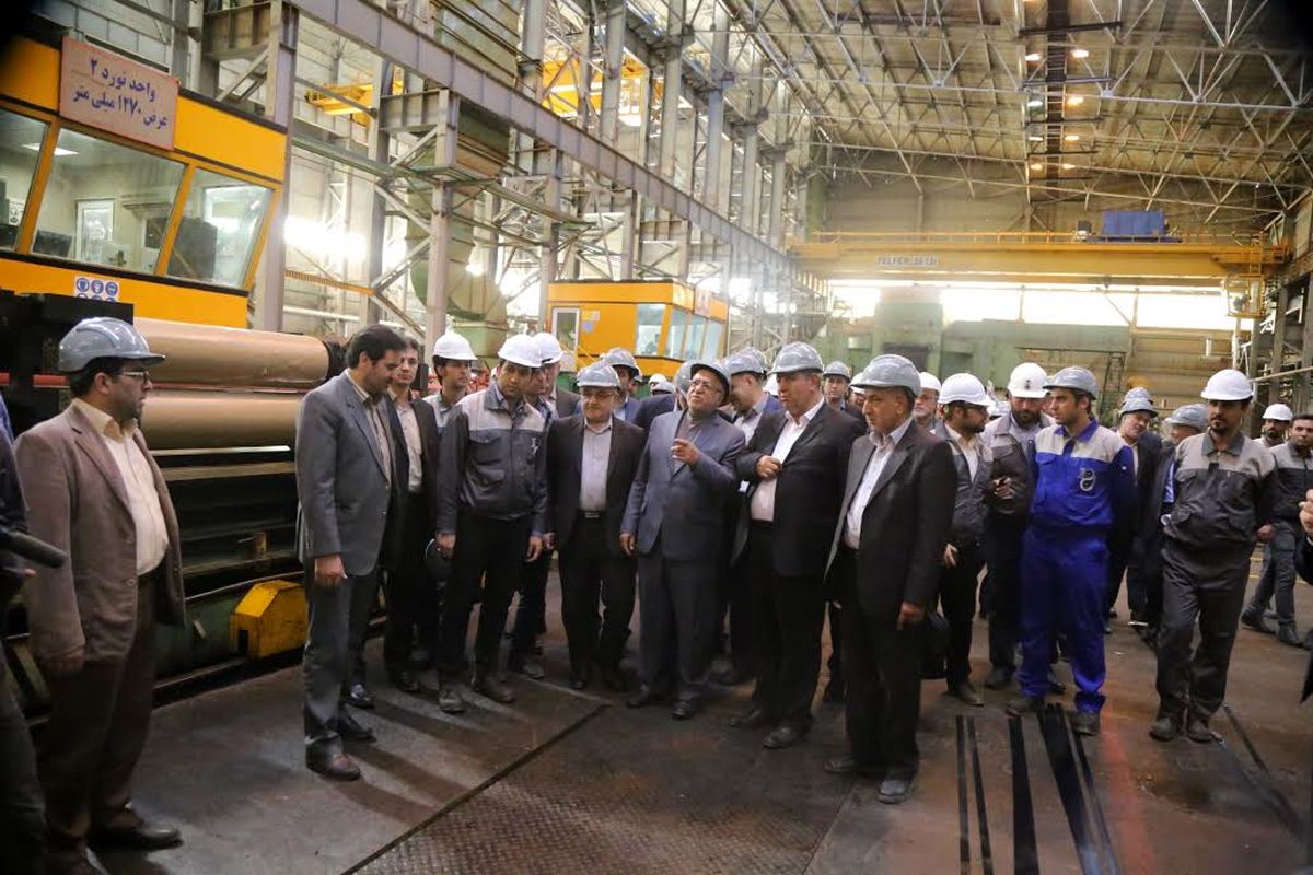وزیر صنعت، معدن و تجارت از مجتمع فولاد غرب آسیا در قم بازدید کرد