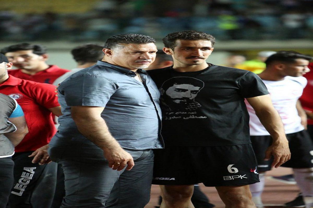 اهدای مدال قهرمان جام حذفی به خانواده شهید مدافع حرم شهرستان شهریار