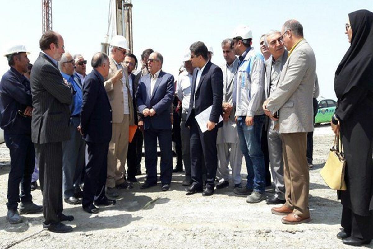 بازدید دبیرشورایعالی مناطق آزاد کشور از پروژه در دست احداث فولاد مکران چابهار