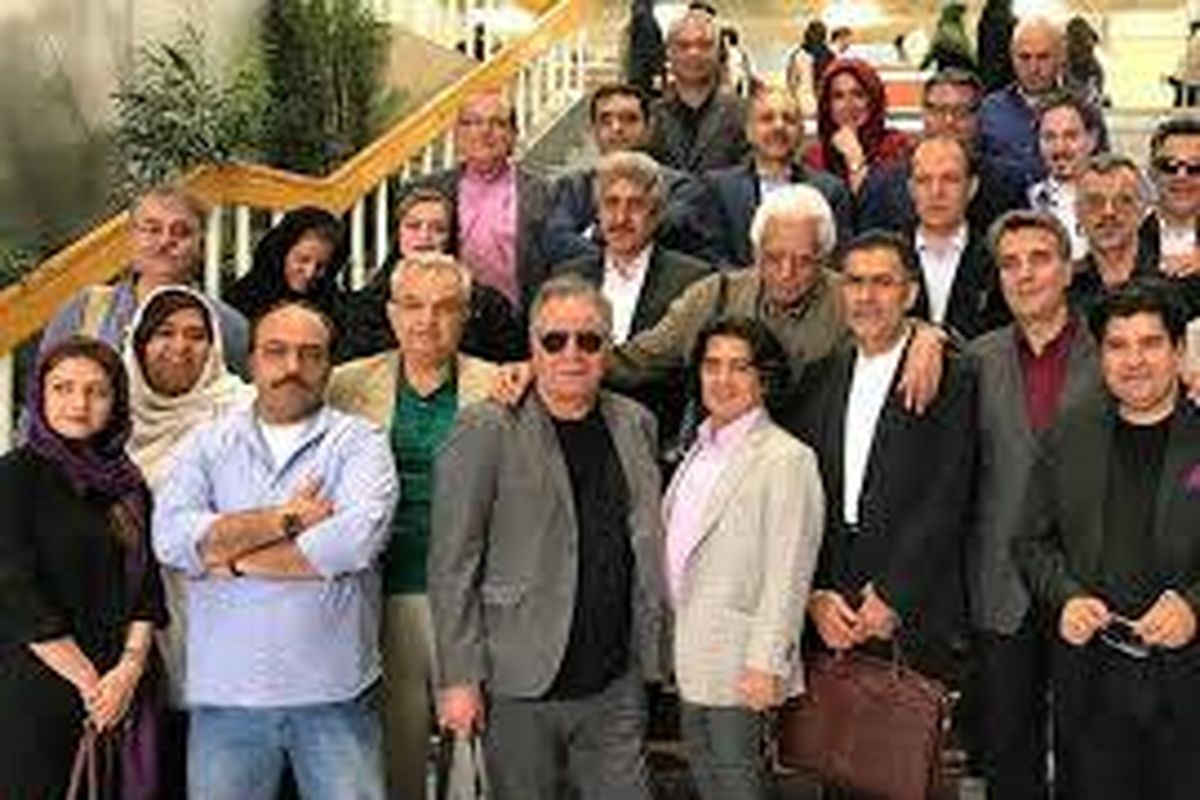 حضور پر رنگ هنرمندان در گردهمایی حامیان روحانی در مشهد