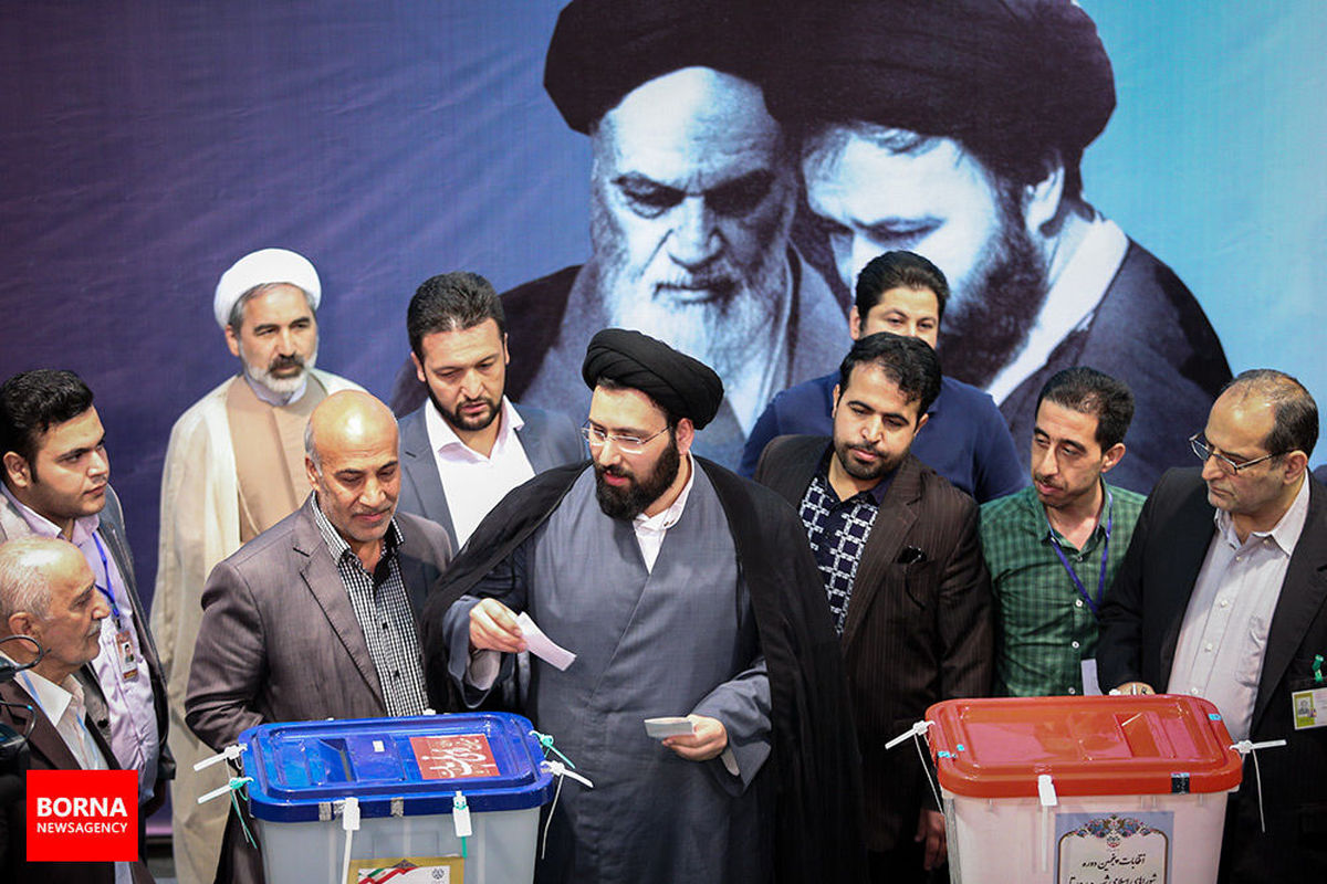سید علی خمینی رای خود را به صندوق انداخت