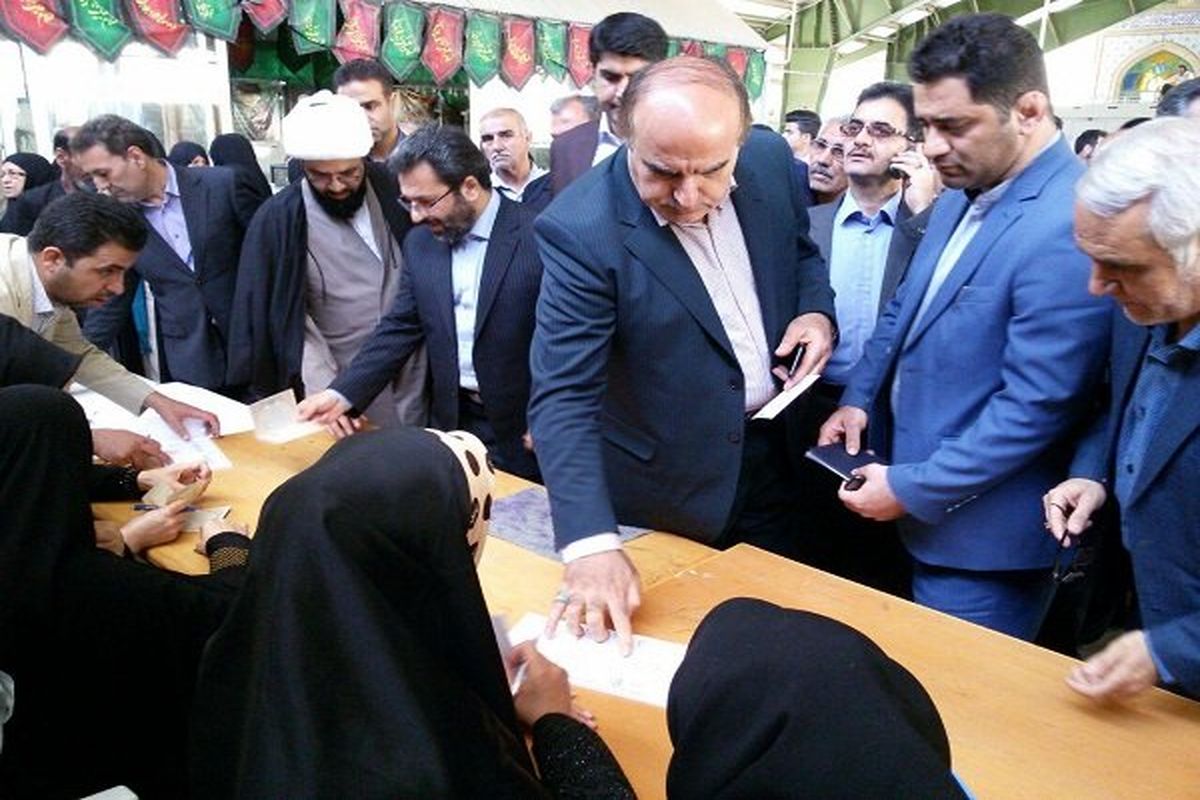 استاندار کرمانشاه : تاکنون بیش از ۱۵۰ هزار نفر از مردم استان در محل شعب اخذ رای حضور پیدا کردند/ استقبال نسبت به همه دوره های گذشته کم سابقه و بی سابقه است