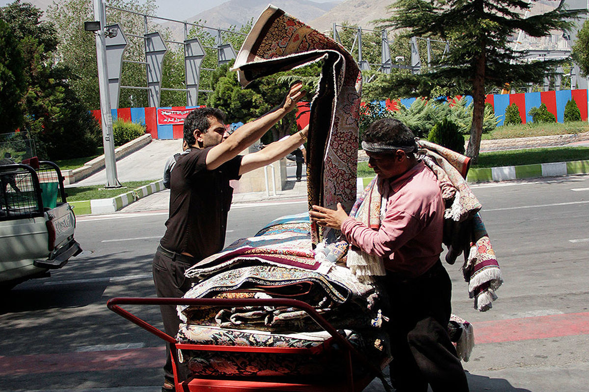 استاندار اردبیل:صنعت فرش خلخال مورد حمایت قرار می گیرد