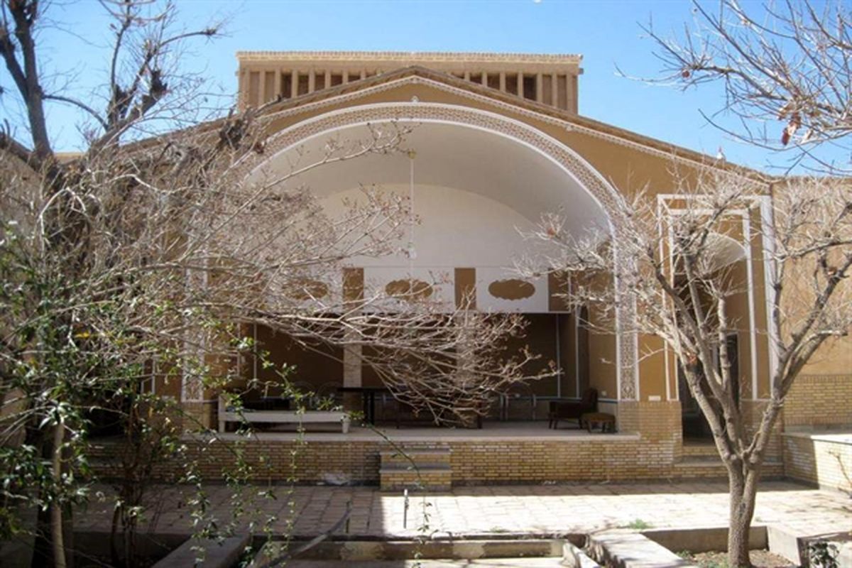 مرمت و ساماندهی خانه تاریخی و ثبتی کشفی شهرستان مهریز