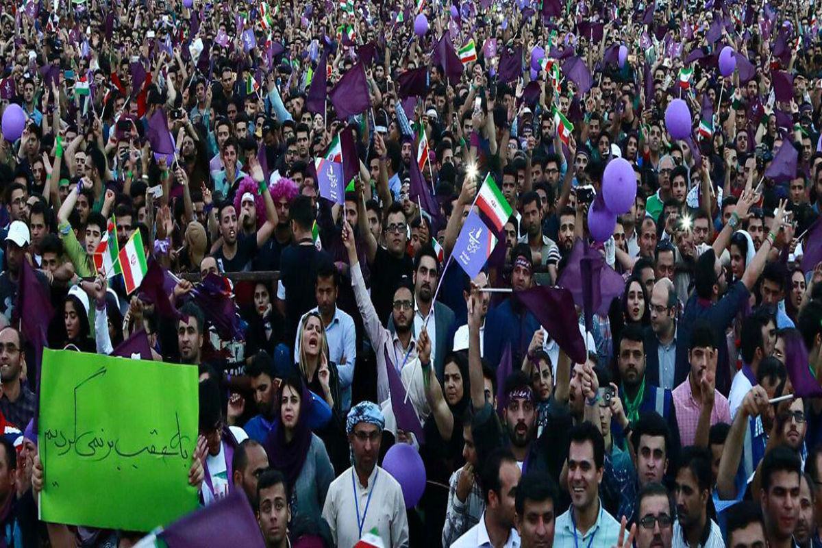 جشن بزرگ پیروزی روحانی در  آبادان/ روحانی منتخب قاطبه مردم ایران است