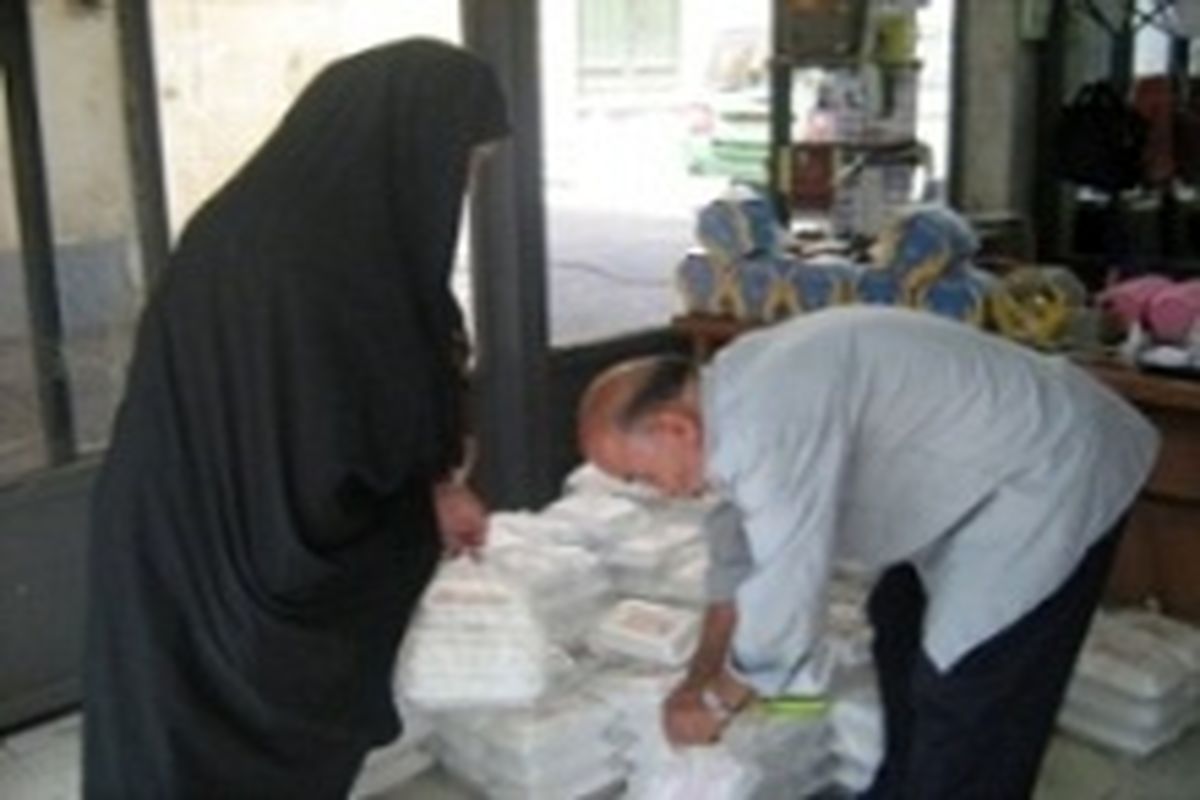 بسته های غذایی بین ایتام و محسنین و نیازمندان تحت پوشش کمیته امداد توزیع شد