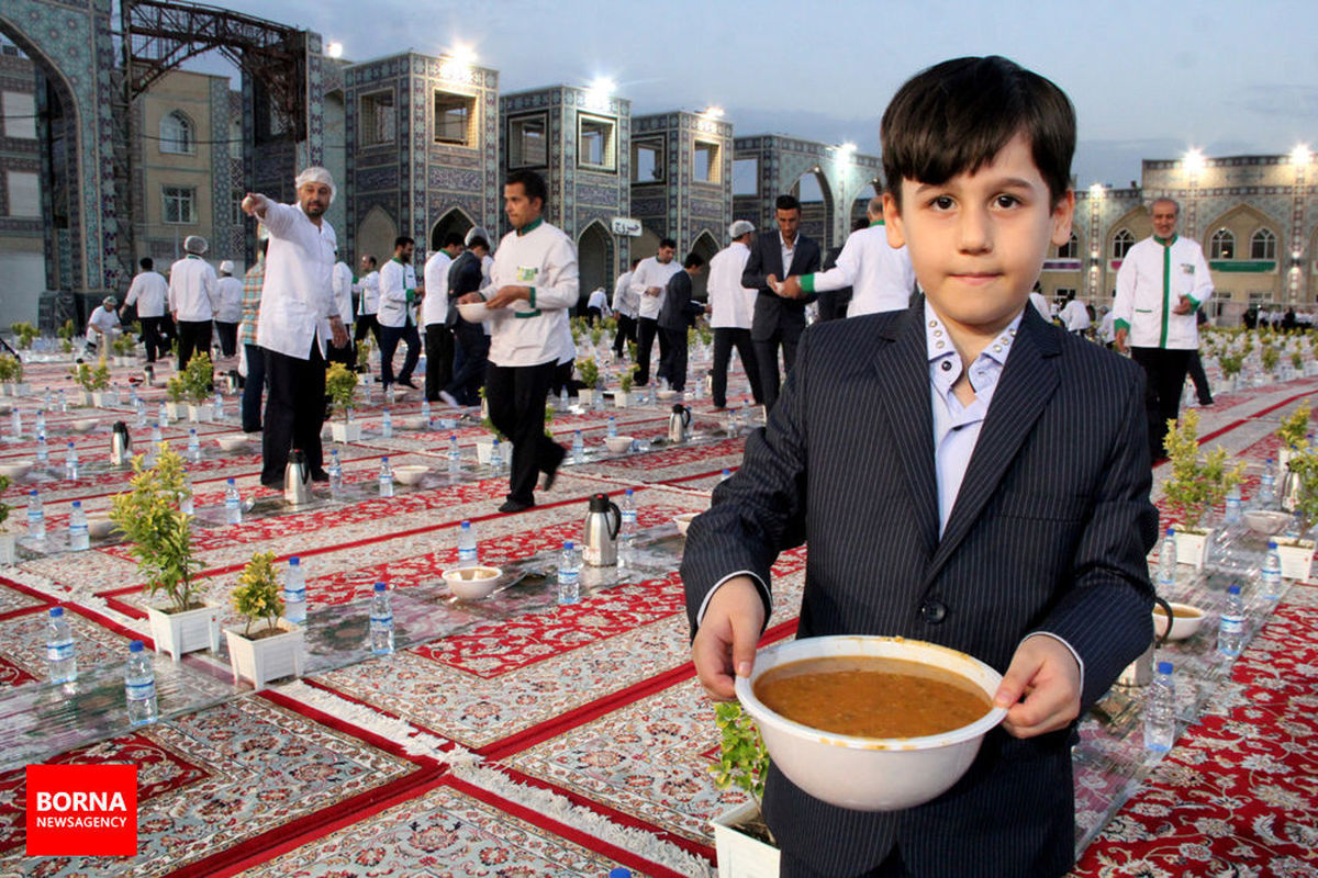 اطعام ۱۲هزار روزه‌دار محروم استان سیستان و بلوچستان در طرح «ضیافت رضوان»