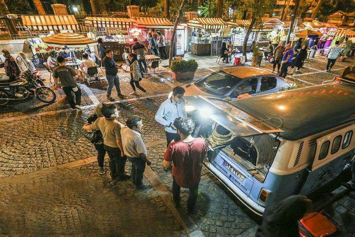 خیابان سی تیر در قلب تهران پاتوق ایرانی ها و خارجی ها