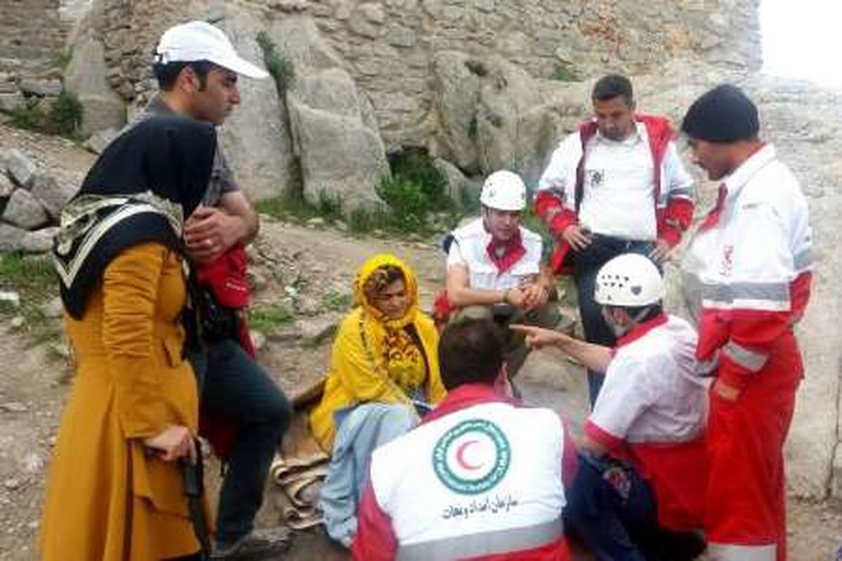 نجات بانوی کوهنورد مصدوم در ارتفاعات کلیبر