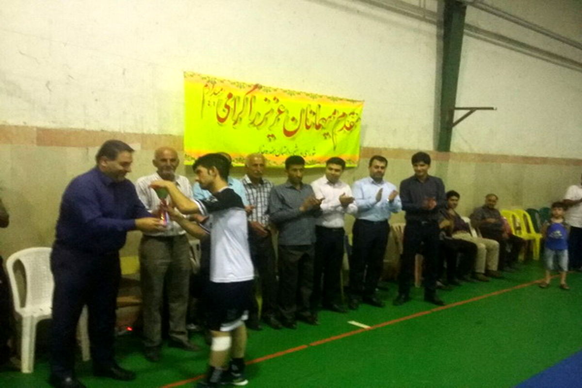 تیم اسطوره رشت قهرمان مسابقات فوتسال جام رمضان هنده خاله صومعه سرا