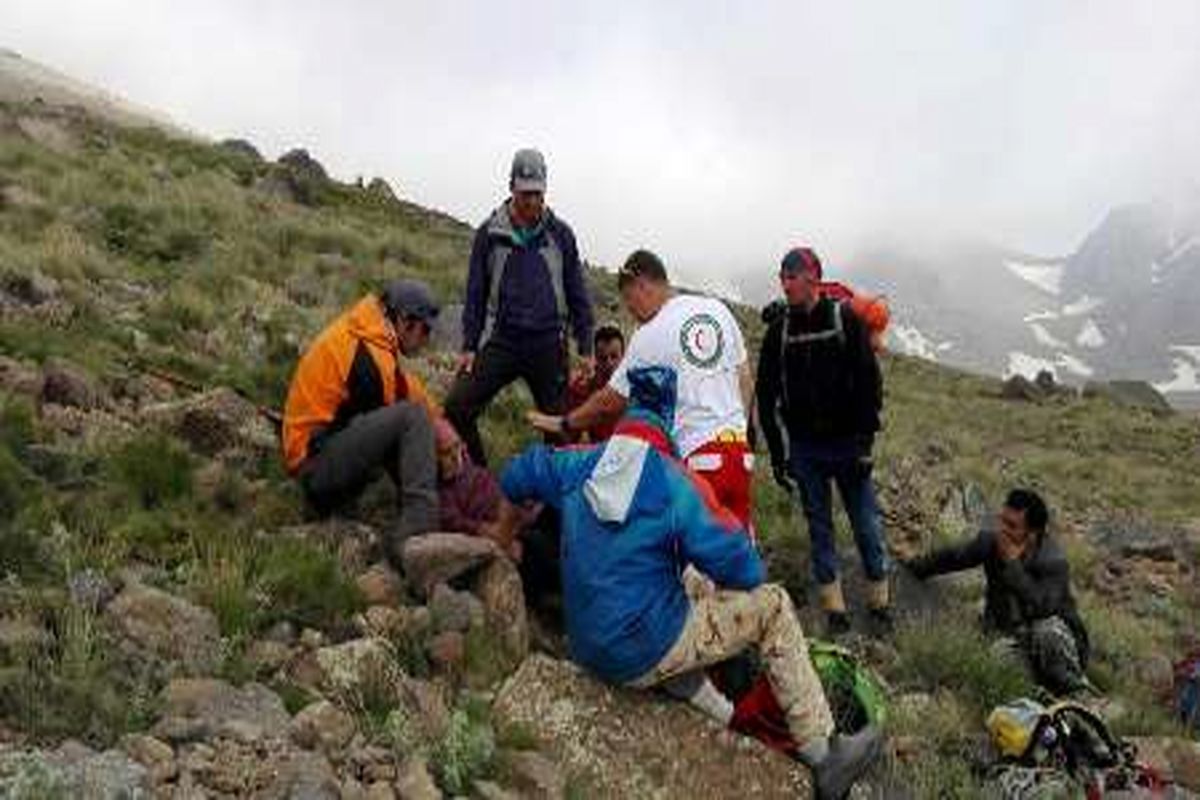 ماموران هلال احمر مشگین شهر۲ کوهنورد حادثه دیده در سبلان را نجات دادند
