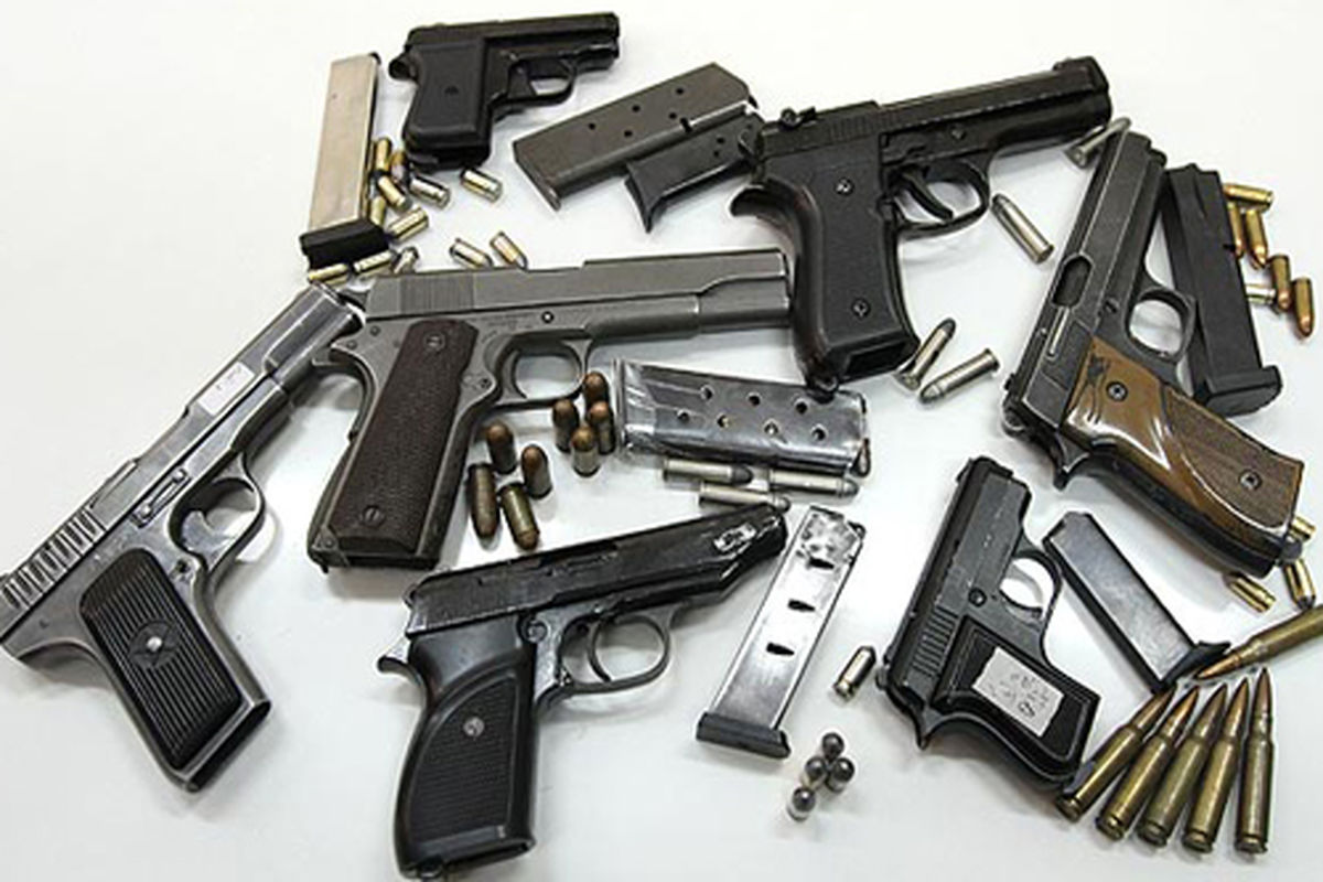 کشف ۲۳ قبضه اسلحه از اعضای یک باند قاچاق سلاح