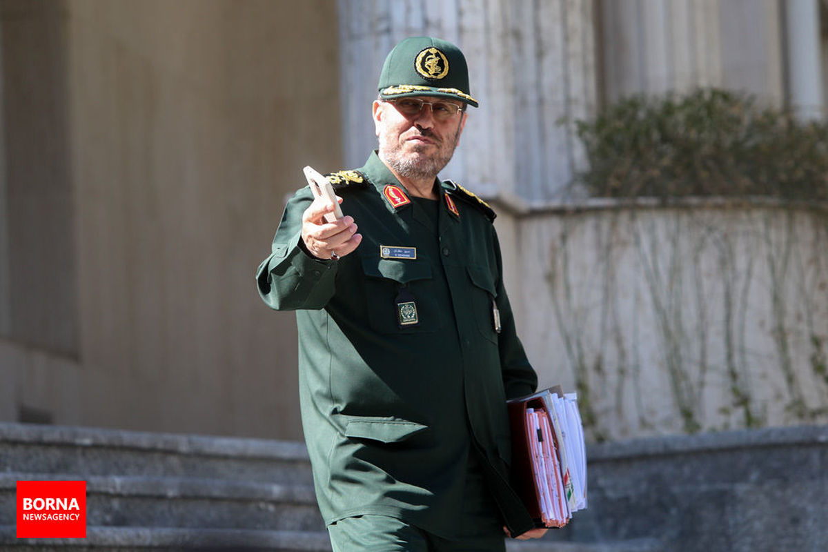 شرکت وزیر دفاع در راهپیمایی روز قدس