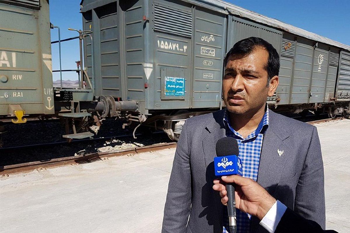 خط فرعی محوطه گمرک جهت کاهش توقف خودروها در گذرگاه زیباشهر در حال احداث است