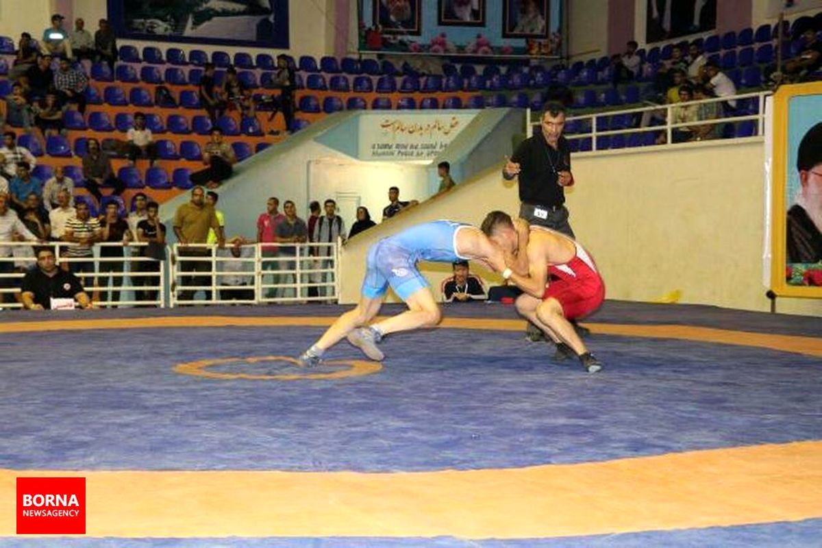 کشتی‌گیر سیستان و بلوچستان موفق به کسب مدال طلای دانش آموزان کشور شد
