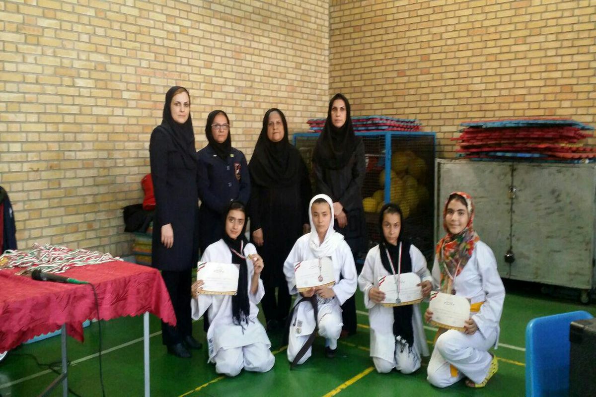مسابقات کاراته بانوان در سبک هاى کنترلى در شهریار برگزار شد