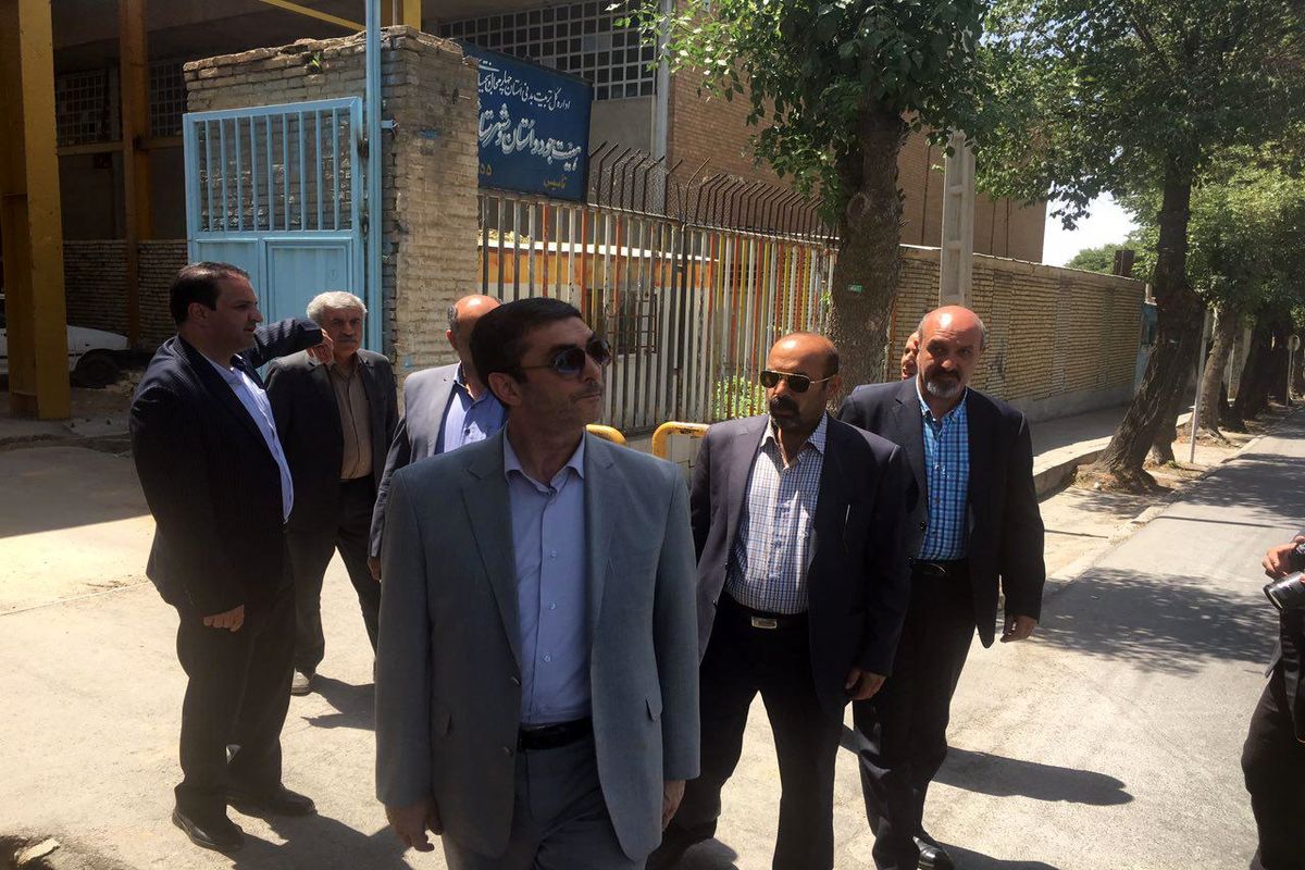 آقازاده از ورزشگاه انقلاب شهرکرد بازدید کرد