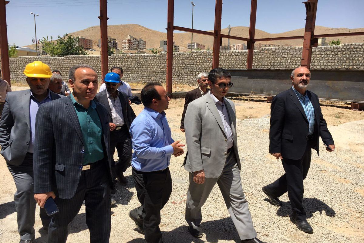 آقازاده از پروژه خوابگاه ورزشکاران شهرکرد بازدید کرد