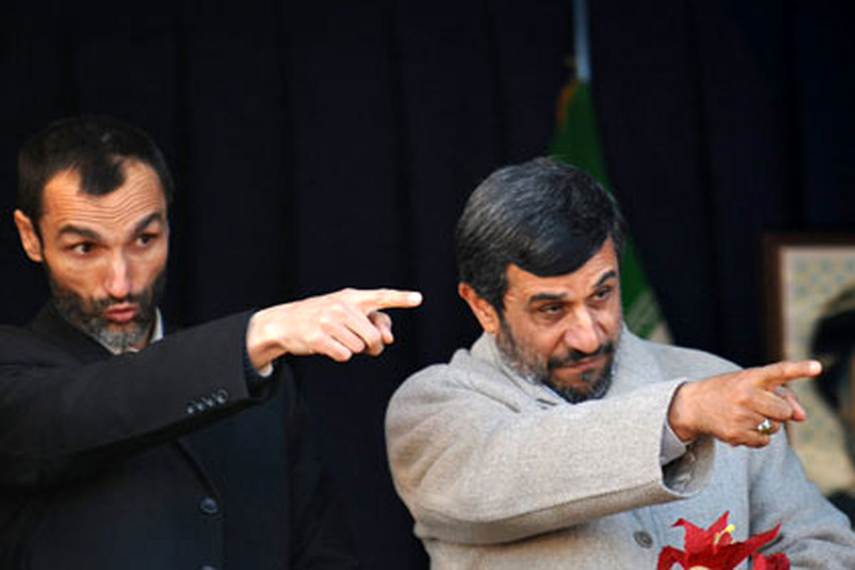 بقایی در ولنجک به آغوش احمدی‌نژاد بازگشت+ عَکس
