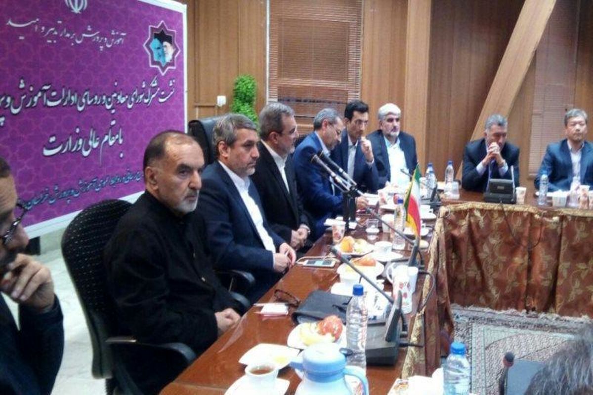 باید به اصلاح روند در برنامه های درسی بپردازیم